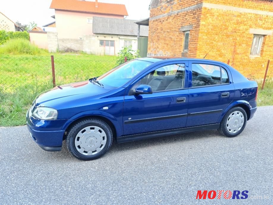 2009' Opel Astra photo #2