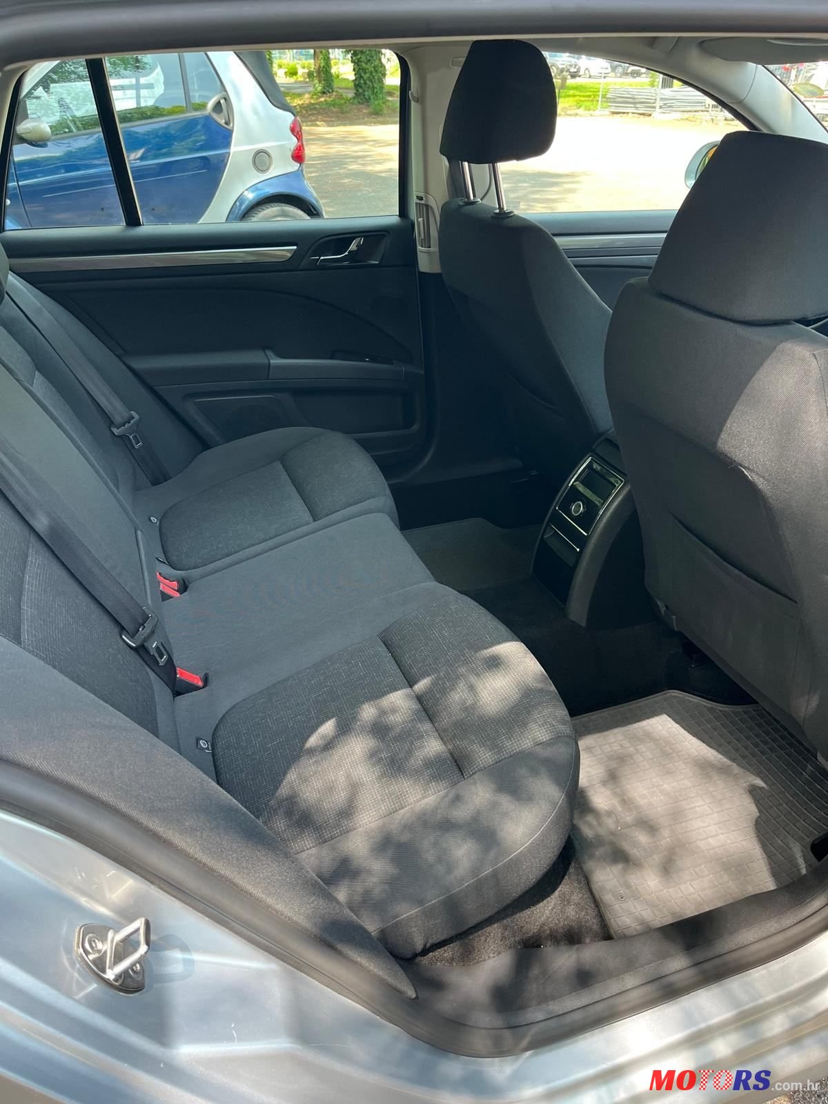 2013' Skoda Superb Combi photo #6