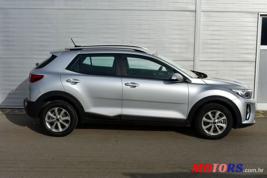 2023' Kia Stonic 1.2 Lx Urban photo #2