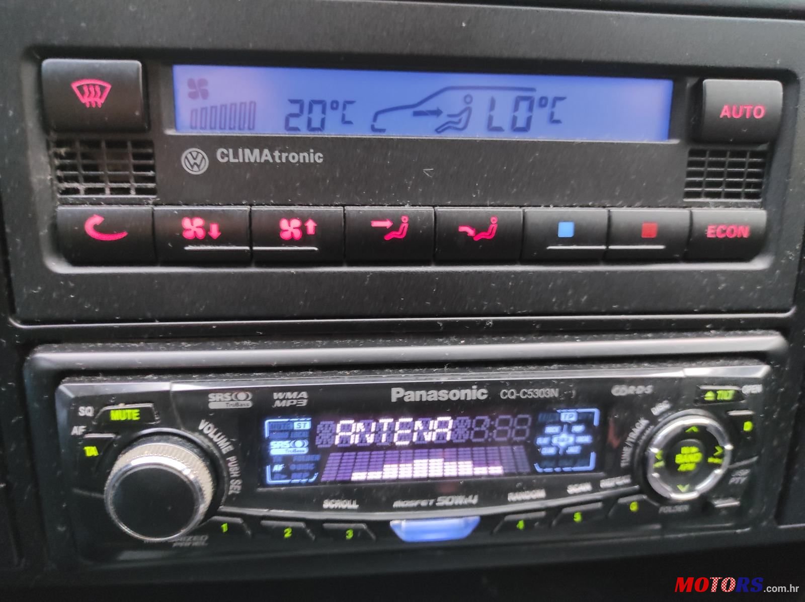 2002' Volkswagen Passat photo #5