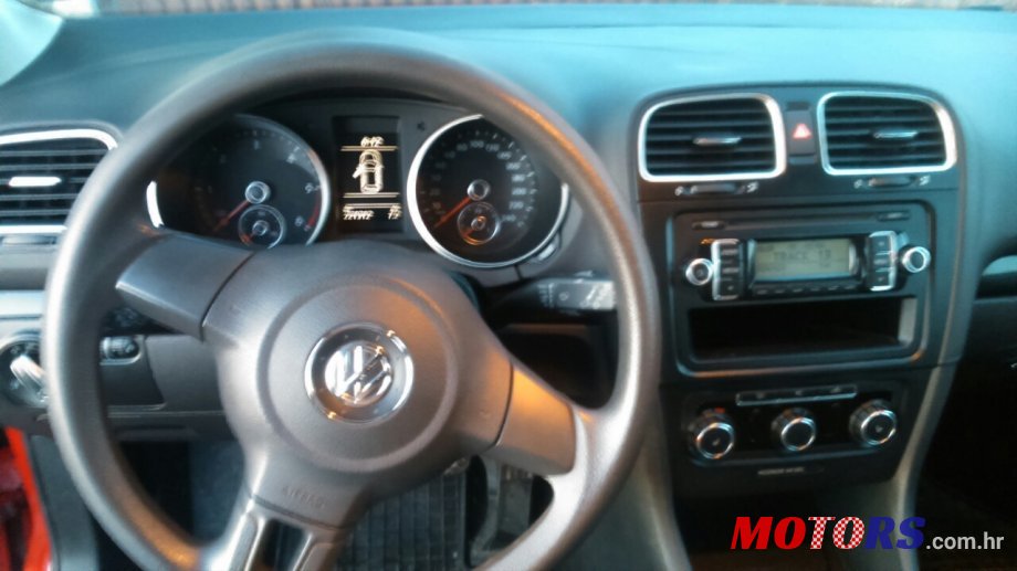 2010' Volkswagen Passat photo #2