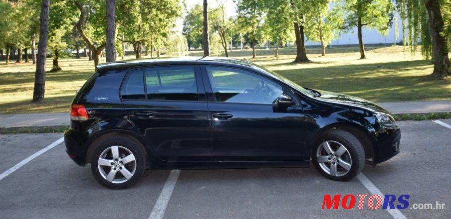 2010' Volkswagen Golf VI 1,6 Tdi photo #1