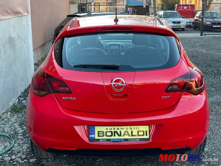 2010' Opel Astra photo #6