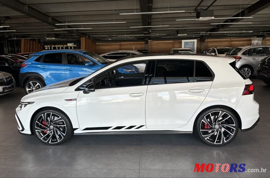 2021' Volkswagen Golf 8 2,0 Tsi photo #3