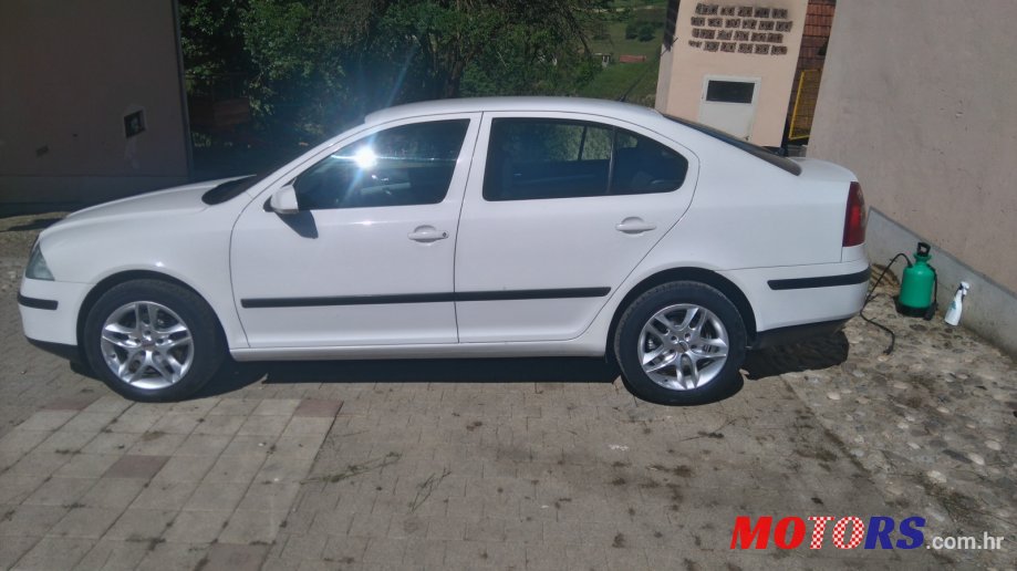 2007' Skoda Octavia photo #2