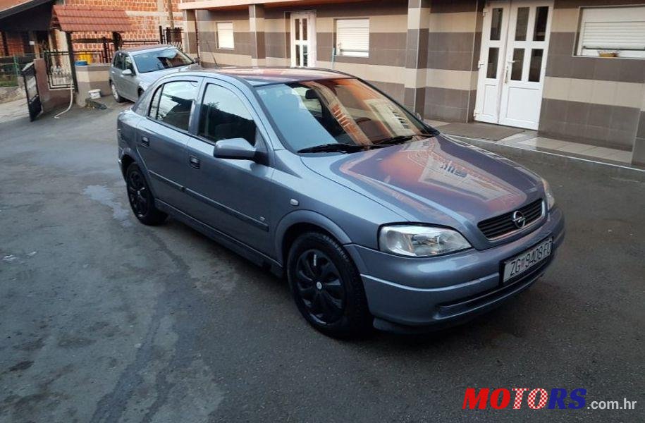 2008' Opel Astra Classic 1.4 16V photo #1