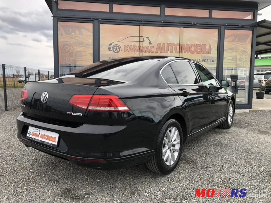 2017' Volkswagen Passat photo #2