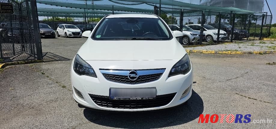 2011' Opel Astra Karavan photo #1