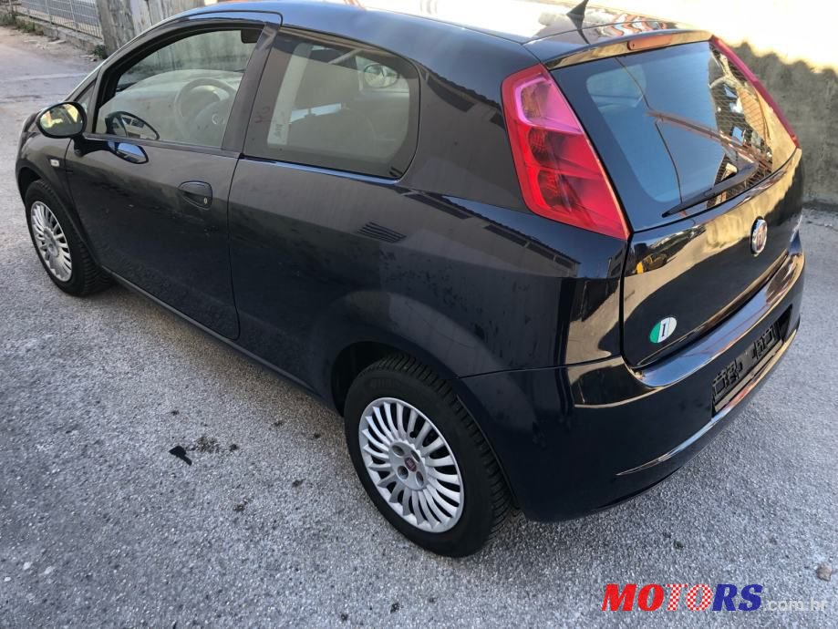 2010' Fiat Grande Punto photo #4