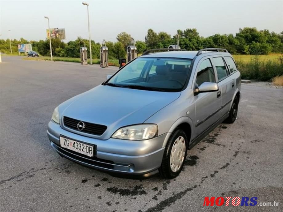 2008' Opel Astra Karavan photo #2