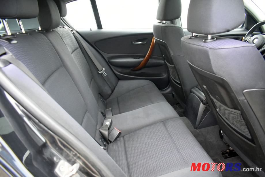 2010' BMW Serija 1 116D photo #6