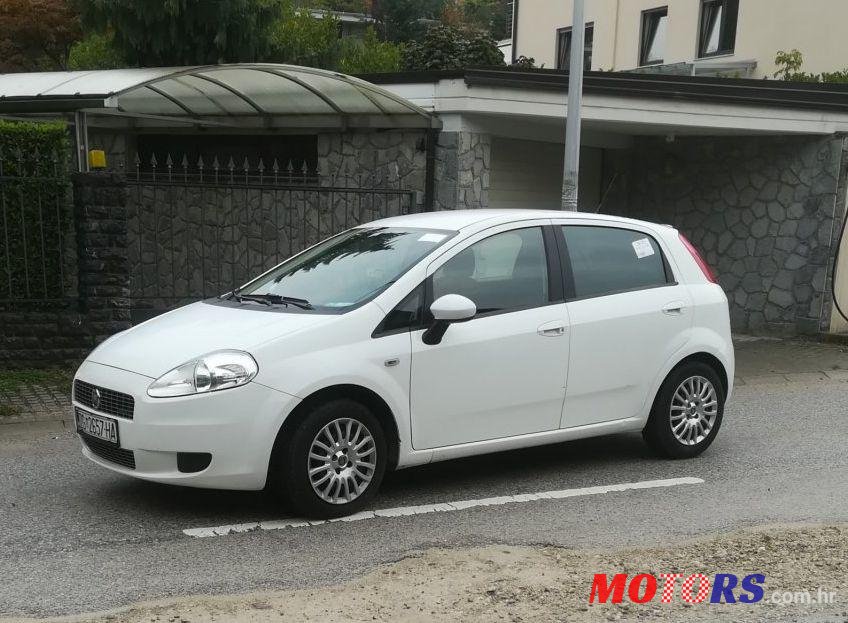 2009' Fiat Grande Punto photo #1