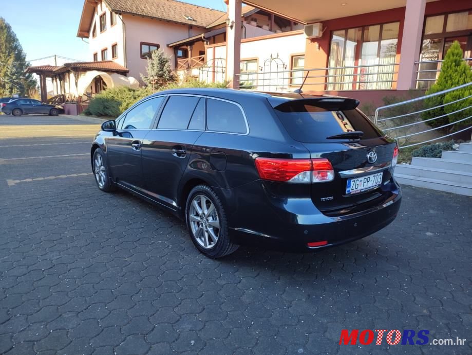 2012' Toyota Avensis Wagon photo #6