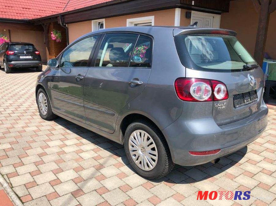 2010' Volkswagen Golf Plus 1,6 Tdi photo #1