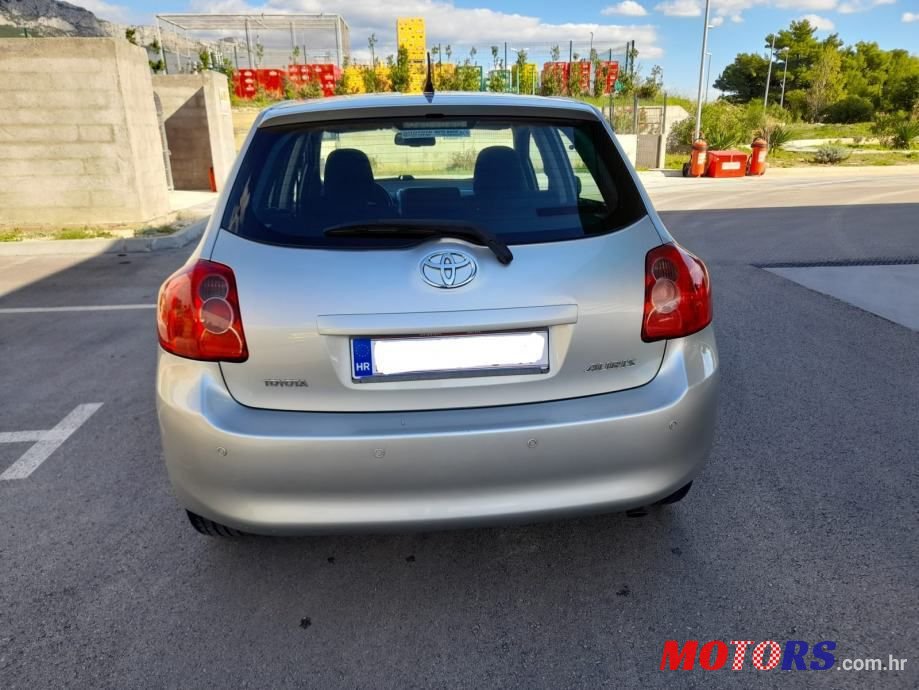2008' Toyota Auris photo #6