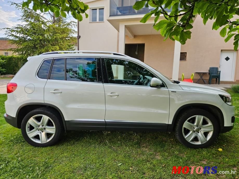 2015' Volkswagen Tiguan 2,0 Tdi Bmt photo #3