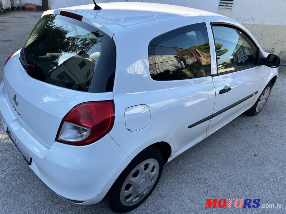 2010' Renault Clio photo #3