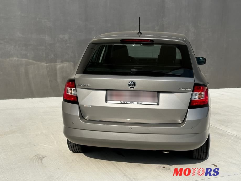 2016' Skoda Fabia Combi photo #6