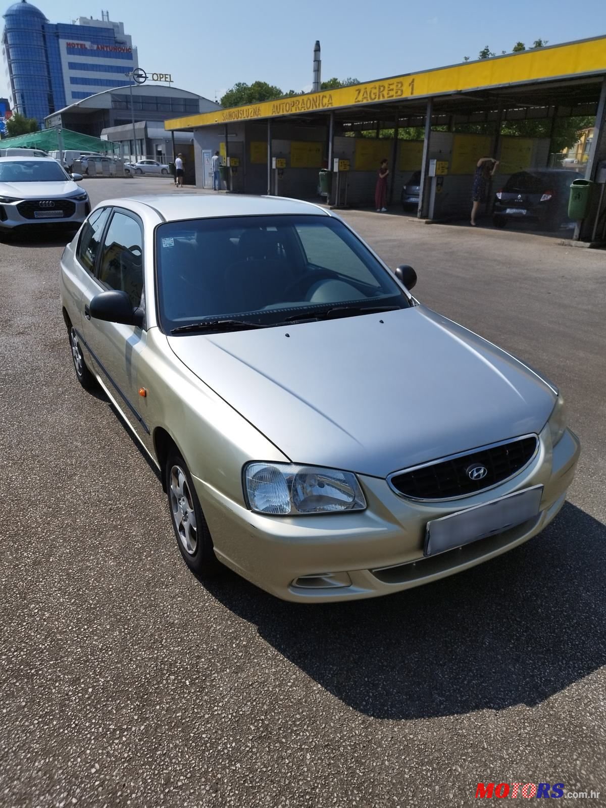 2002' Hyundai Accent 1,3 photo #1