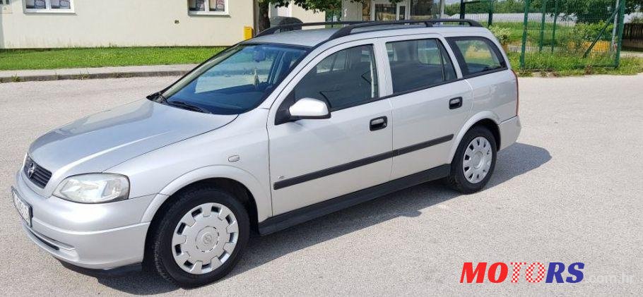 2009' Opel Astra Karavan photo #1