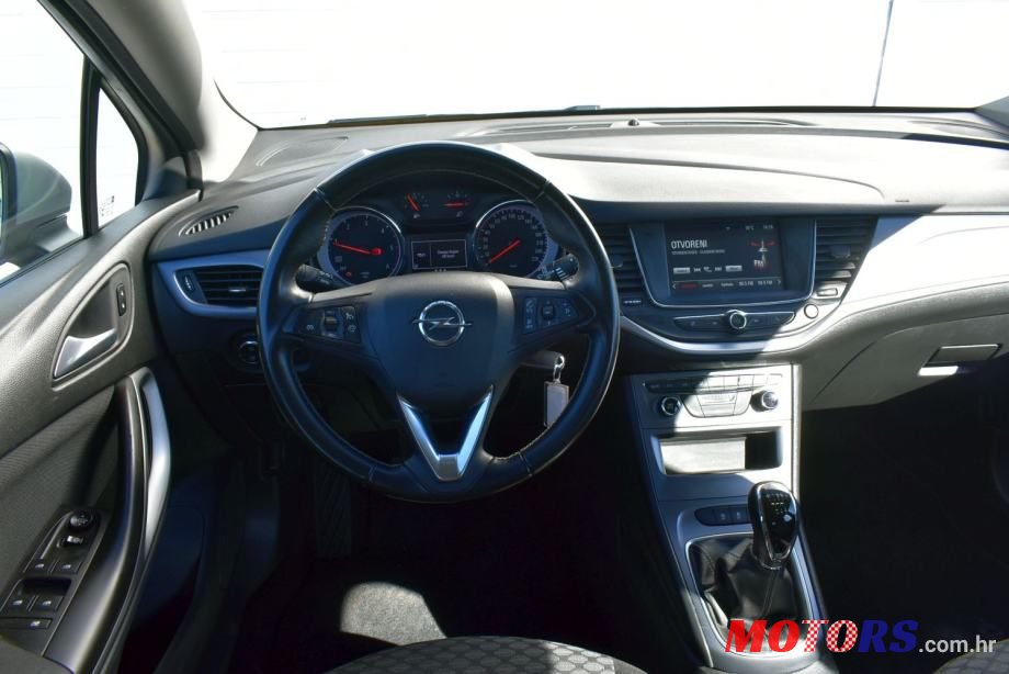 2019' Opel Astra photo #4