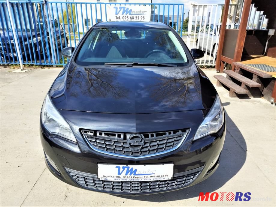 2012' Opel Astra 1,4 Turbo photo #1