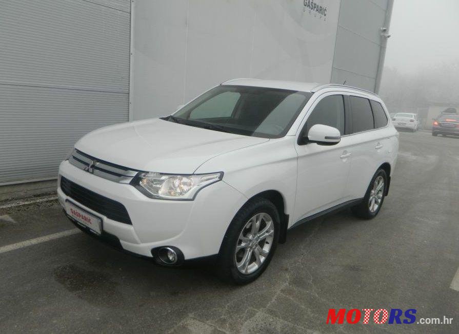 2015' Mitsubishi Outlander 2Wd 2,2 photo #1