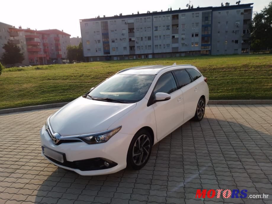 2016' Toyota Auris Karavan photo #3