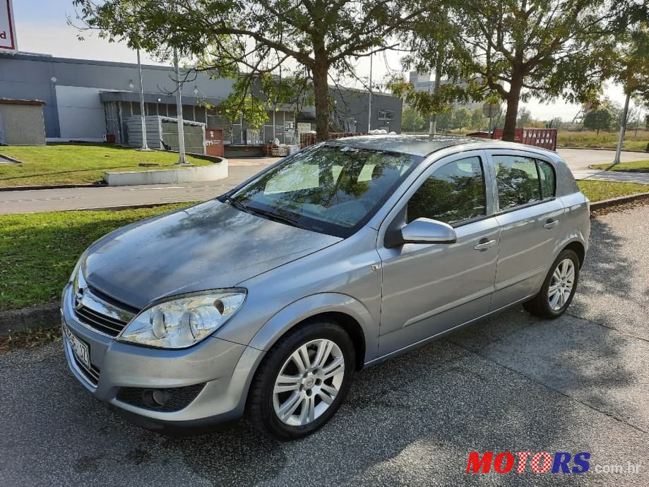 2008' Opel Astra photo #3