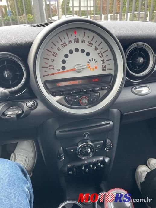 2011' MINI One D photo #4