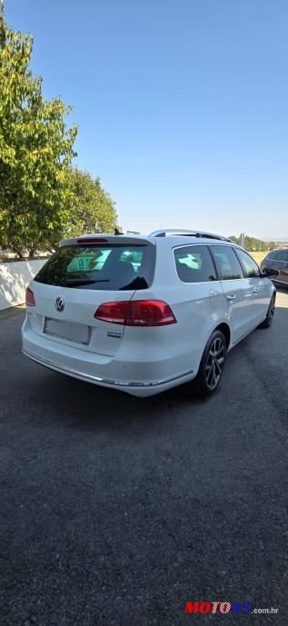 2011' Volkswagen Passat Variant photo #2