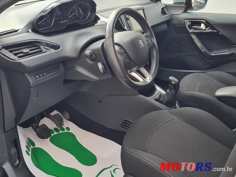 2017' Peugeot 208 1,6 Bluehdi photo #2