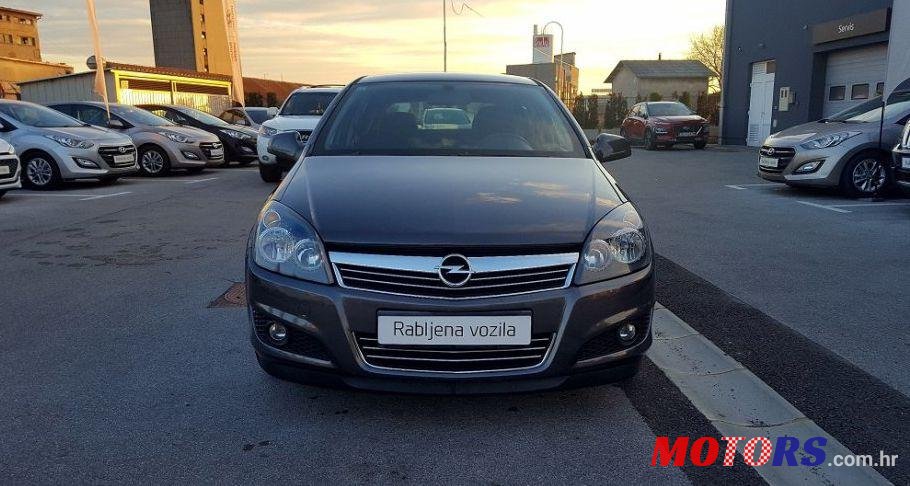 2011' Opel Astra Classic 1.6 photo #2