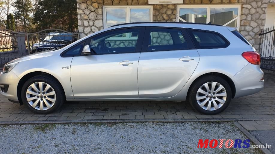 2015' Opel Astra Karavan photo #6