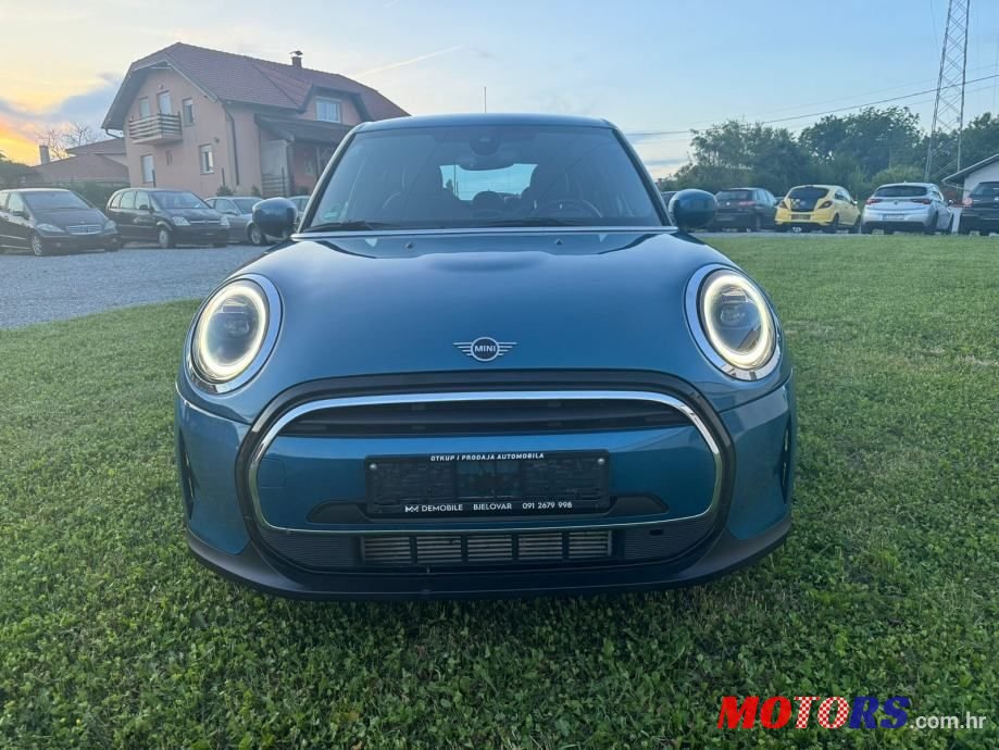 2021' MINI Cooper photo #6