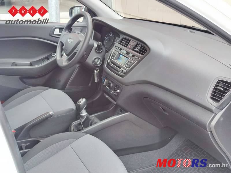 2017' Hyundai i20 1.1 Crdi Ilike photo #5