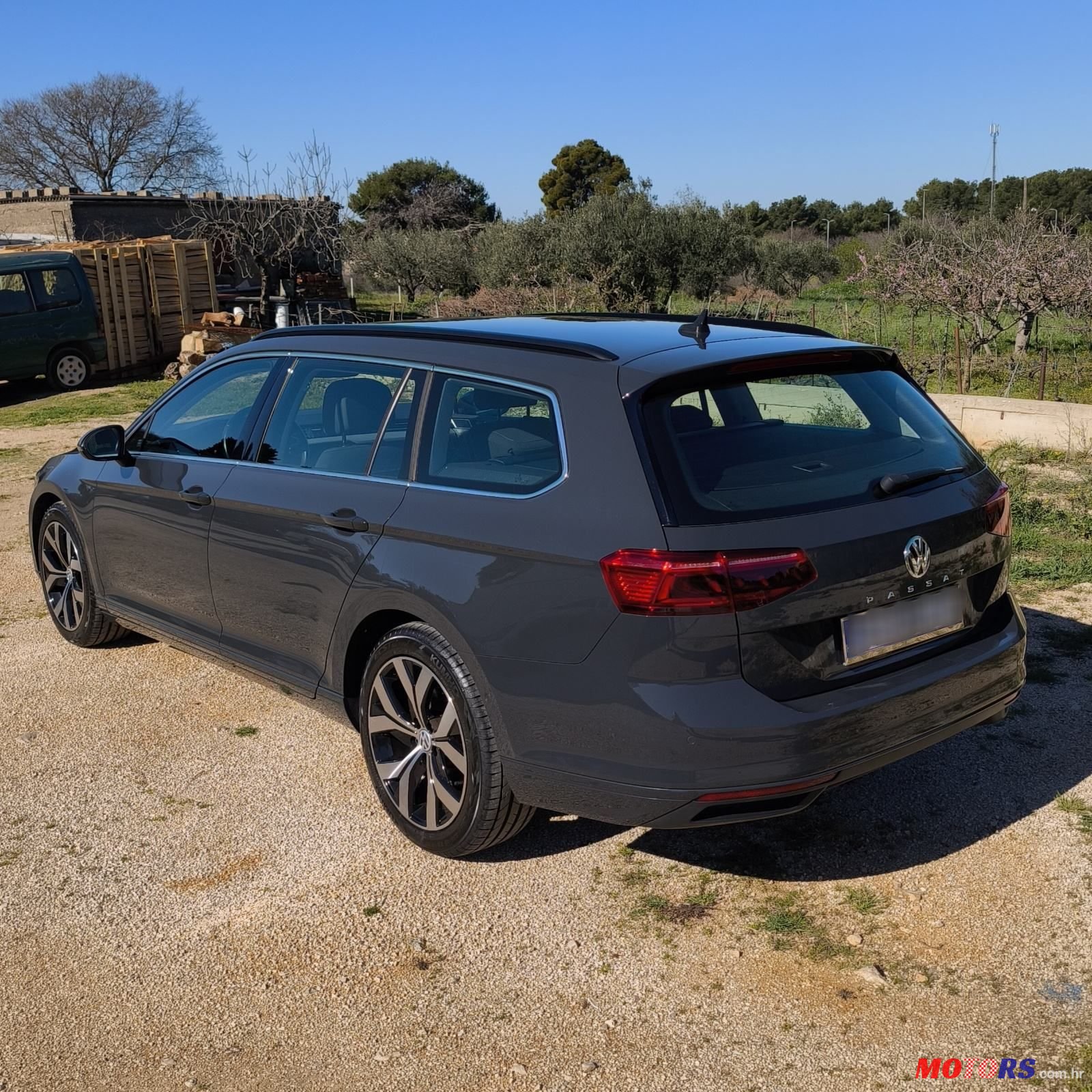 2020' Volkswagen Passat Variant photo #2