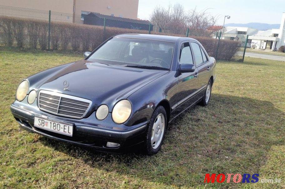2001' Mercedes-Benz E-Klasa 220 photo #1