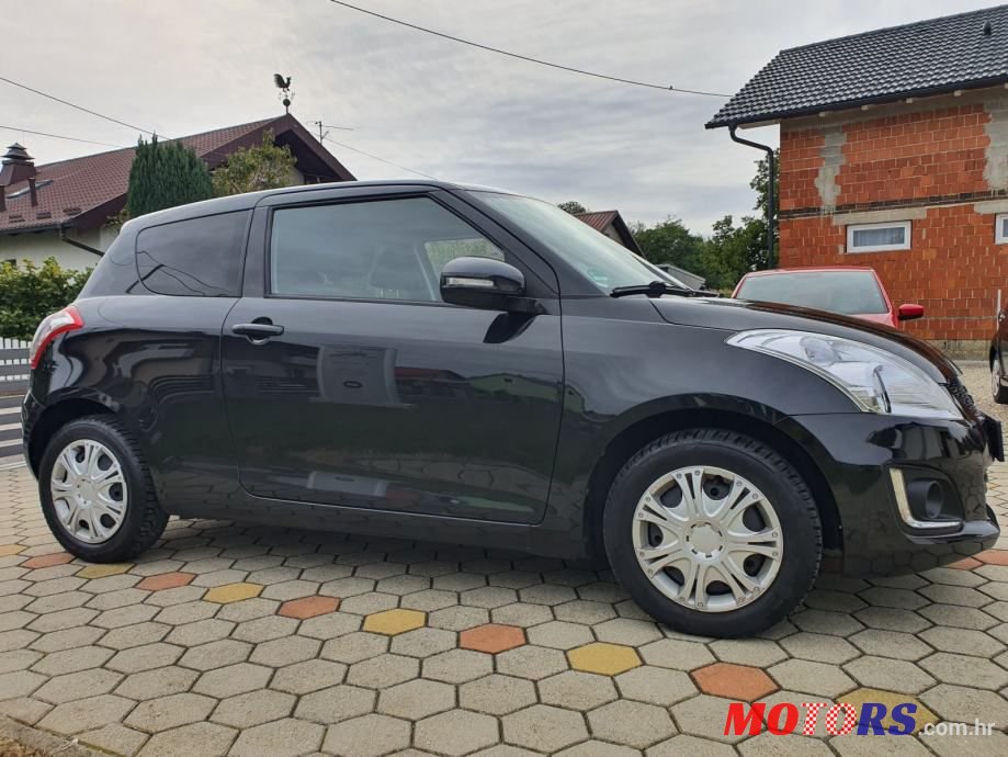 2015' Suzuki Swift photo #3
