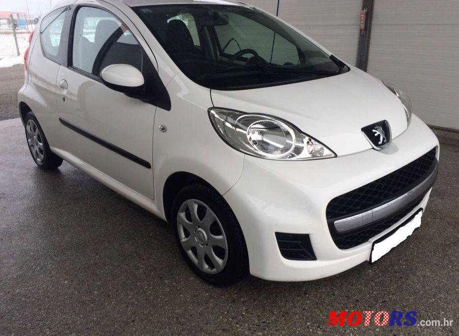 2009' Peugeot 107 1,0 photo #1