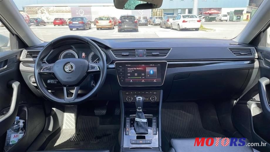 2018' Skoda Superb Combi photo #2