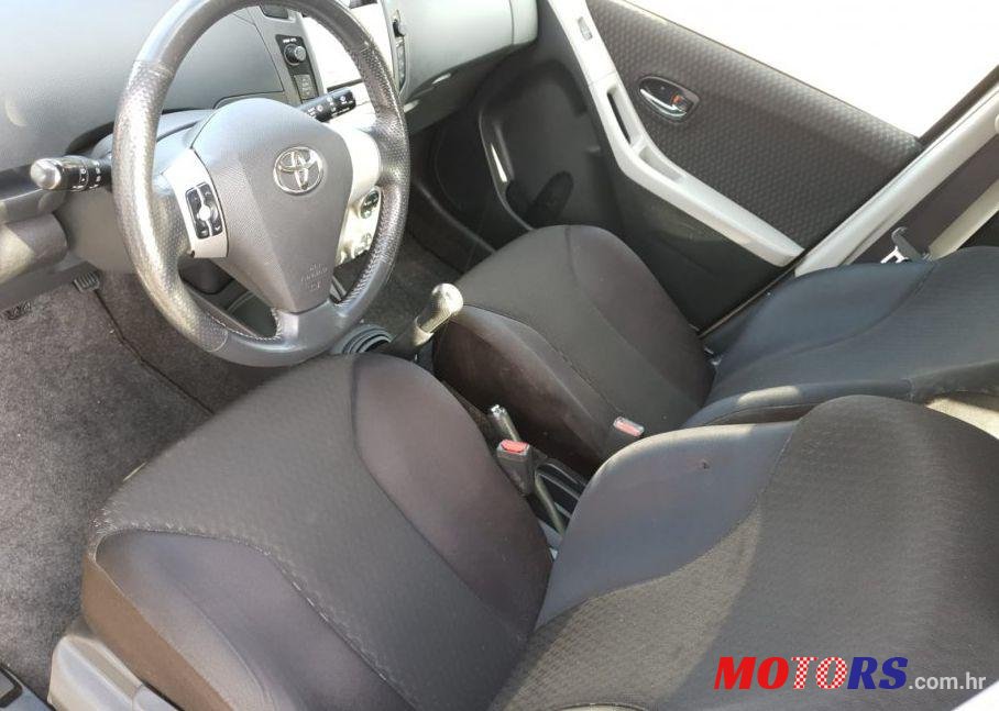 2009' Toyota Yaris 1,8 Vvt-I Ts photo #2