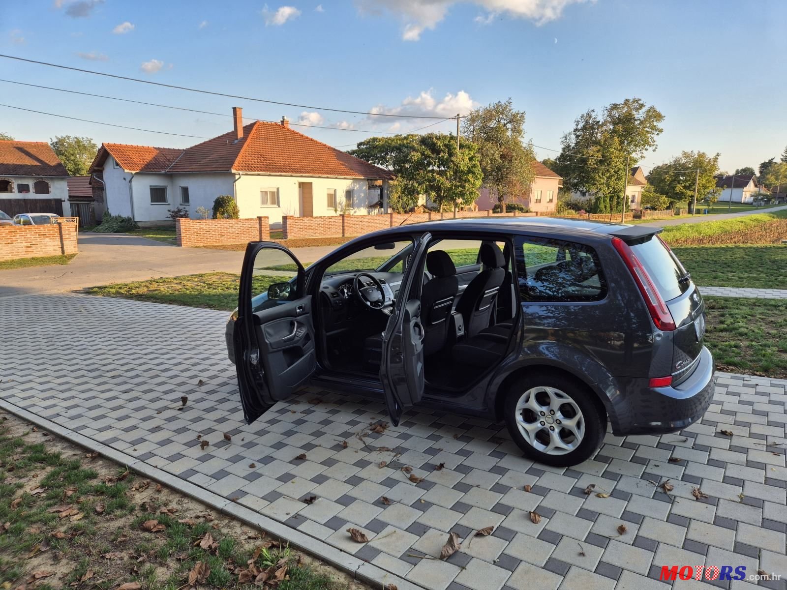 2010' Ford C-MAX photo #6
