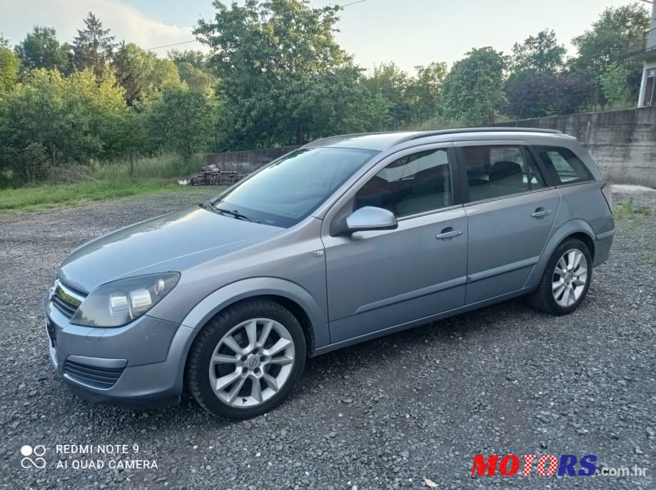 2005' Opel Astra Karavan photo #2