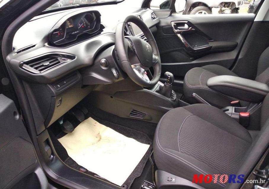 2018' Peugeot 208 1,2 Puretech photo #1
