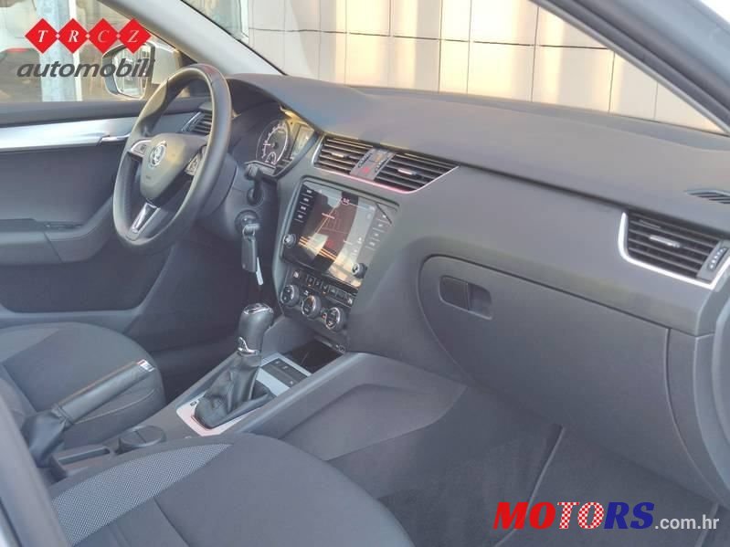 2019' Skoda Octavia Combi 2.0 Tdi Dsg photo #5