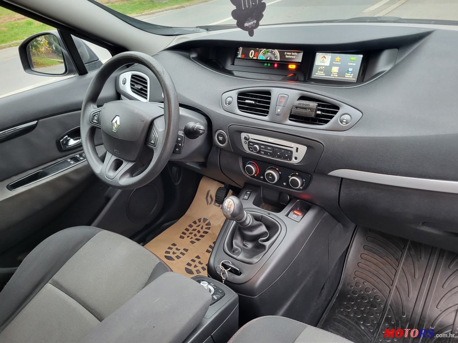 2015' Renault Scenic Dci 95 photo #2