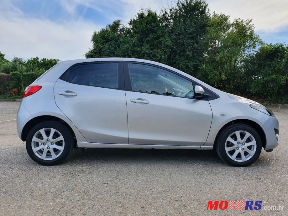 2013' Mazda 2 photo #2
