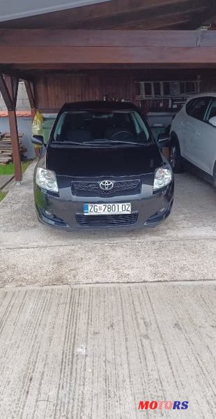 2007' Toyota Auris photo #2