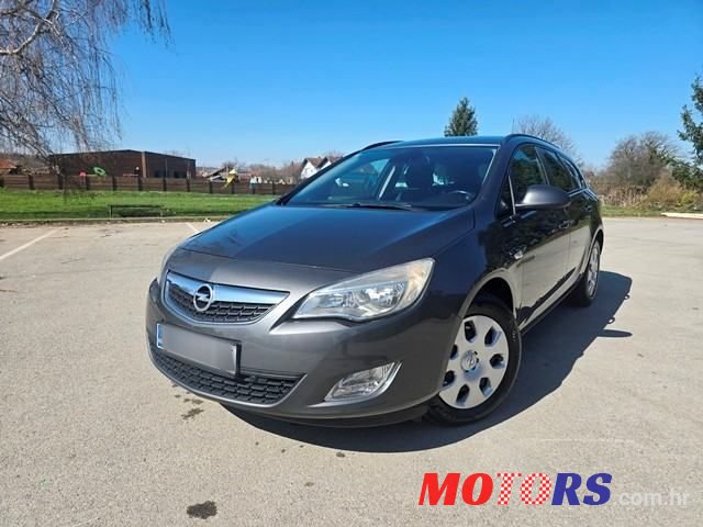 2012' Opel Astra Karavan photo #3